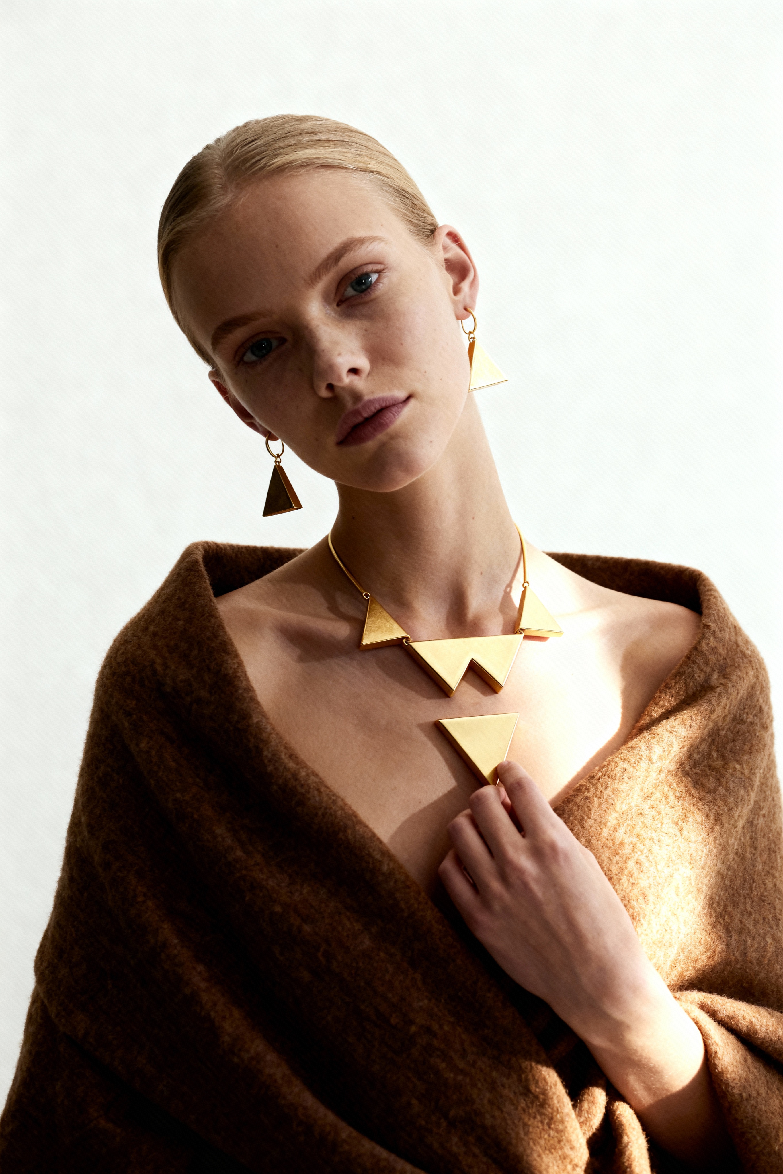 Hochauflösendes Serum auf reflektierender Fläche mit virtueller Lupe